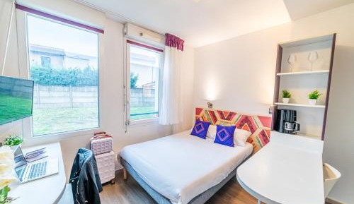 Studio Apartment with Double Bed