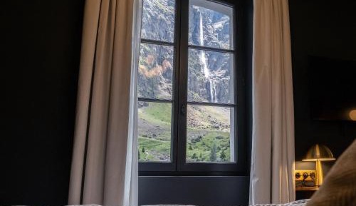 King Room with Mountain View