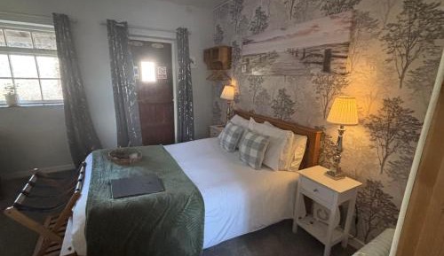 Deluxe Double Room with Shower