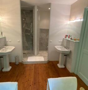 Deluxe Double Room with Shower