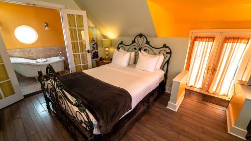 Queen Room with Balcony