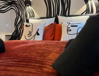 Studio Apartment with Queen Bed