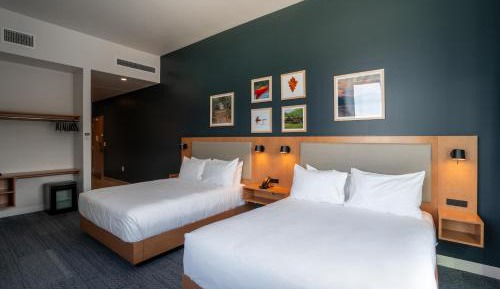 Deluxe Queen Suite