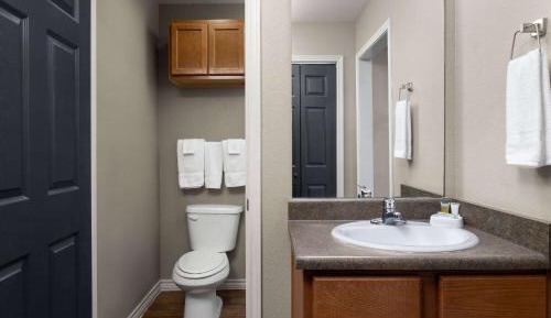 One-Bedroom Twin Suite - Non-Smoking