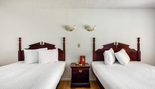 2 Queen Bed Smoking
