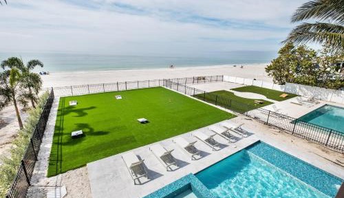 Eight-Bedroom Holiday Home