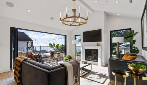 Four-Bedroom Holiday Home