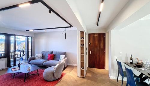 Three-Bedroom Apartment with Mountain View