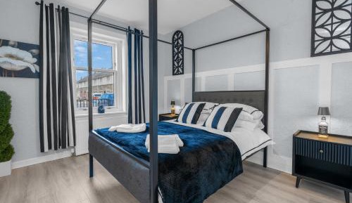 Deluxe Two-Bedroom Apartment with Garden View