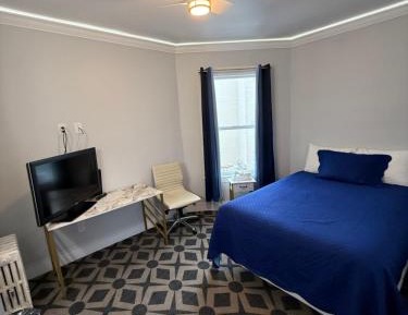 Single Room with Shared Bathroom