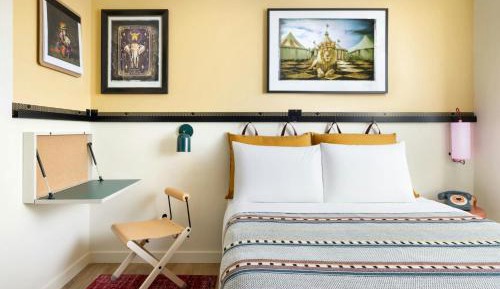 Queen Room with City View