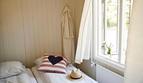 Twin Room with Shared Bathroom