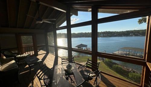 Three-Bedroom Holiday Home 