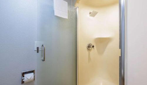 Queen Room - Non-Smoking