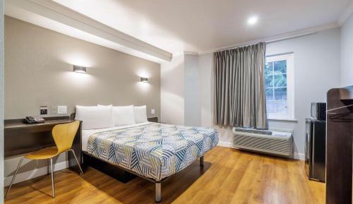 Queen Room - Disability Access - Roll in Shower