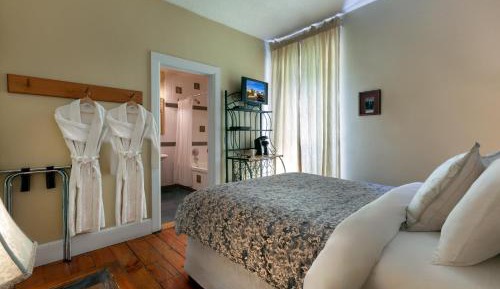 Queen Room with Garden View