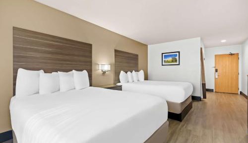 Queen Room with Two Queen Beds - Non-Smoking