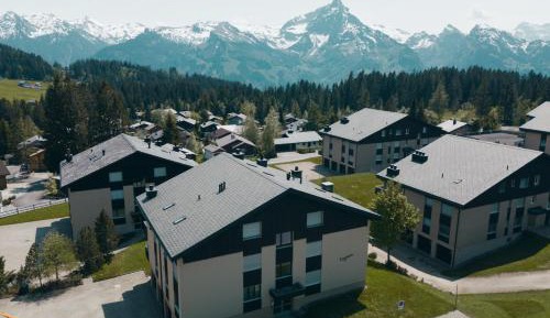 Apartment with Mountain View