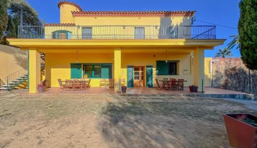 Eight-Bedroom Holiday Home