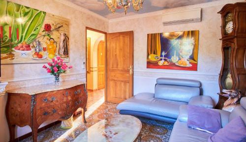 Two-Bedroom Deluxe Apartment with Garden View