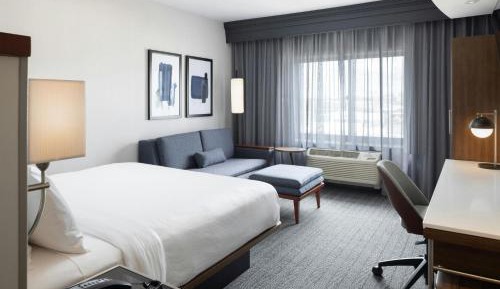 King Room with Sofa Bed and Adapted Tub - Mobility Accessible