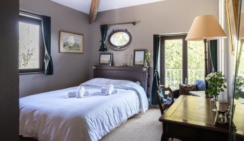 Deluxe Double Room with Shower