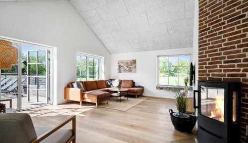 Six-Bedroom Holiday Home