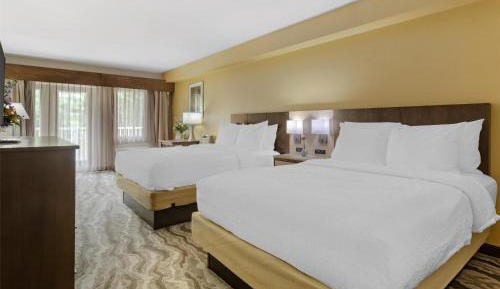 Queen Suite with Two Queen Beds with River View - Non-Smoking