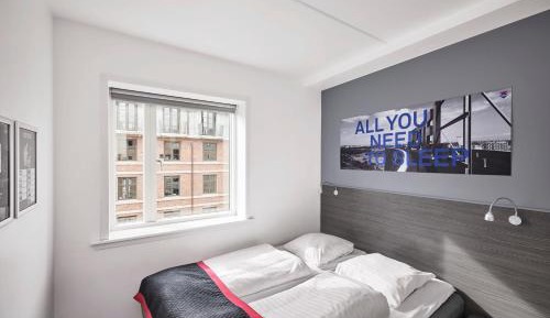 Commodore Room