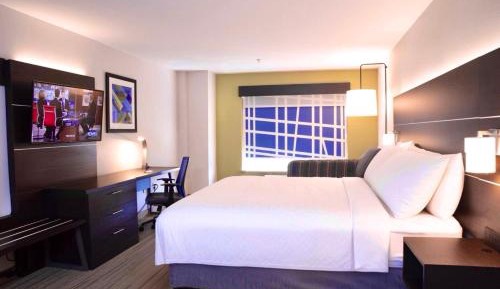 Standard King Room with Mobility Accessible Roll-In Shower