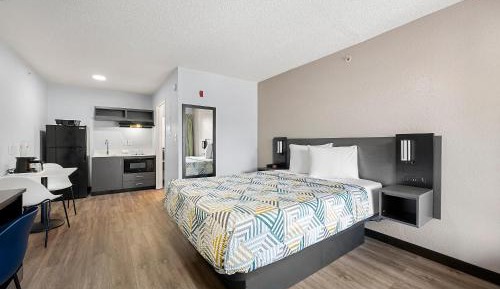 Queen Room - Non-Smoking