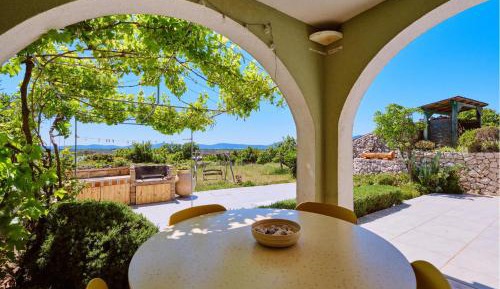 Three-Bedroom Vacation Home 
