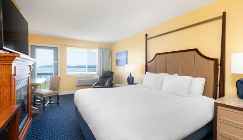 Bay View King with Fireplace Top Floor