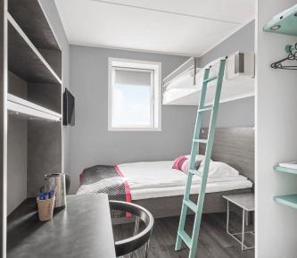 Standard Queen Room with Extra Bed 