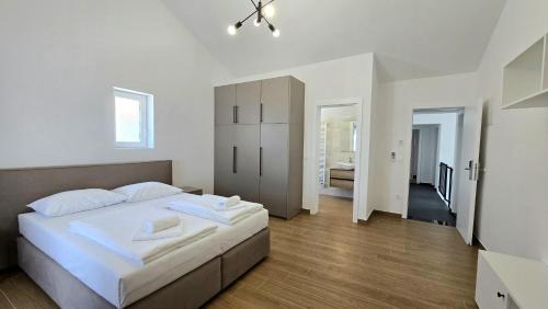 Deluxe Double Room with Balcony and Sea View
