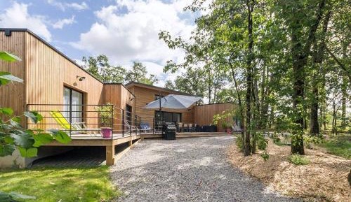Holiday Home (11 adults)