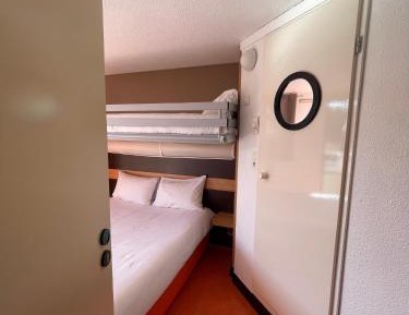 Triple Room (1 Double Bed + 1 Single Bed)