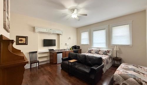 Deluxe King Suite