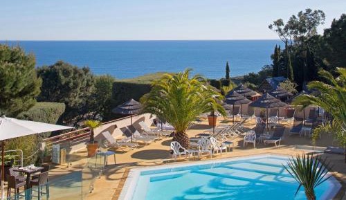 Junior Suite with Pool View