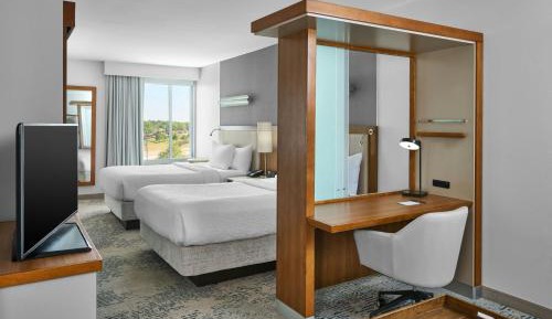 Queen Suite with Two Queen Beds, Bathtub and Trundle Sofa - Mobility Access/Communication Assistance