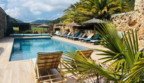 Apartment with Mountain View
