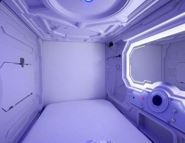 Single Bed in Mixed Dormitory Room