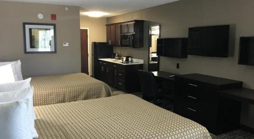 Deluxe Queen Suite with Two Queen Beds - Non-Smoking