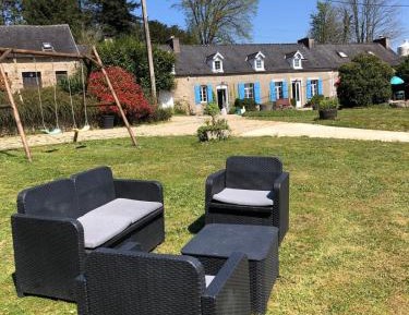 Four-Bedroom Apartment with Balcony 