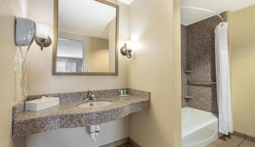King Suite - Accessible/Non-Smoking
