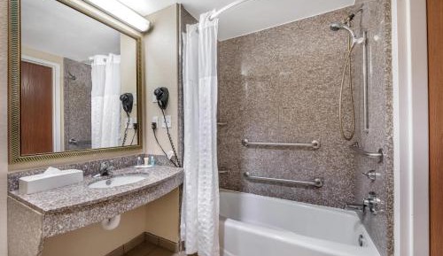 Queen Suite with Two Queen Beds - Non-Smoking