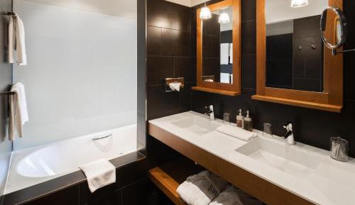 Lake View Room