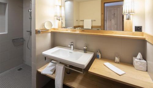 Superior Room - in family friendly Lago Lodge