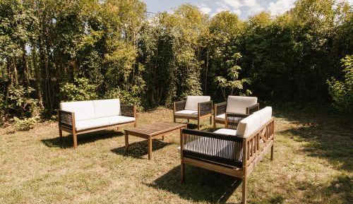 Apartment with Garden View