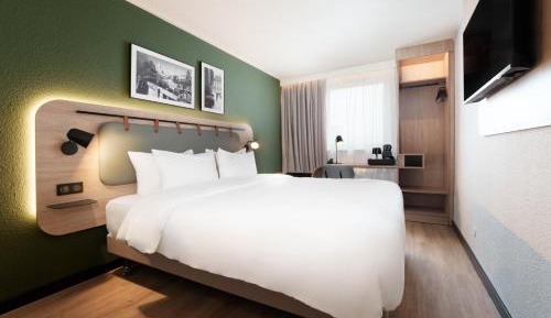 Superior Room - 1 King Bed